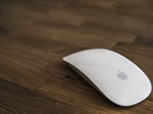 Apple  Working On Universal Apps